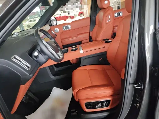 Li Auto L8 — Фото автомобиля 14