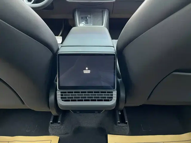 Tesla Model Y — Фото автомобиля 20