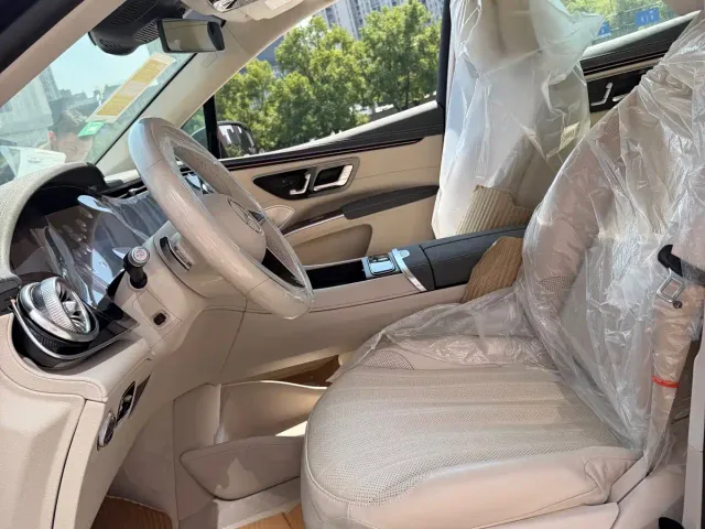 Mercedes-Benz EQS SUV — Фото автомобиля 3