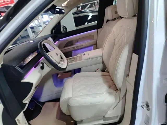 Nio ES8 — Фото автомобиля 14