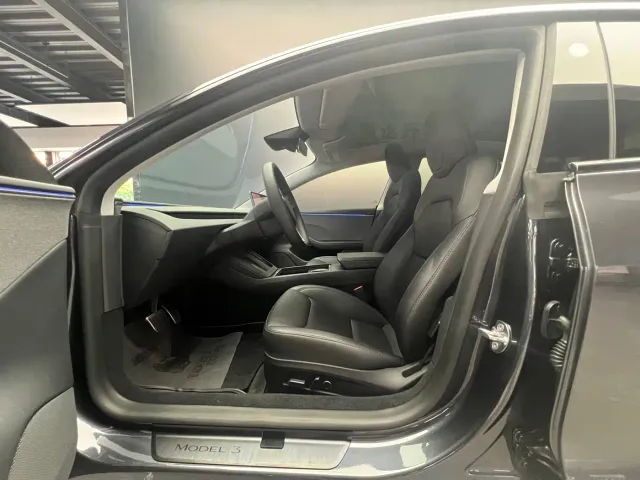Tesla Model 3 — Фото автомобиля 5