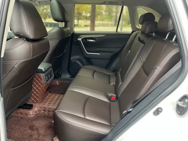 Toyota RAV4 — Фото автомобиля 5