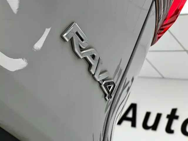 Toyota RAV4 — Фото автомобиля 13