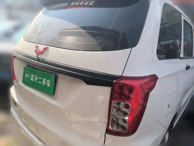 Wuling Hongguang — Фото автомобиля 4