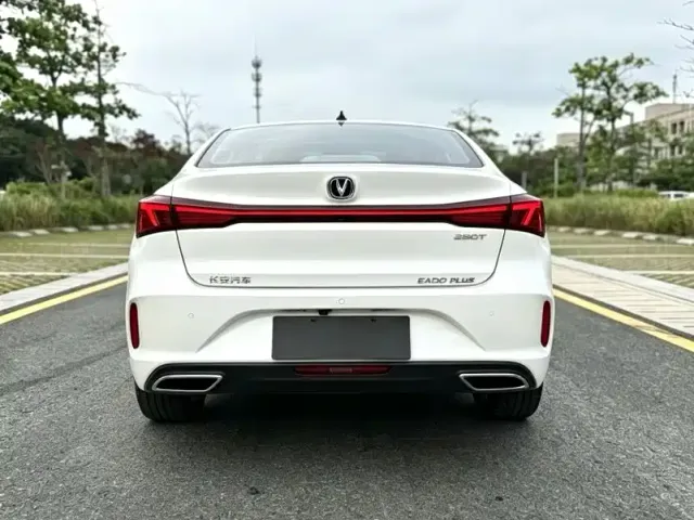 Changan Eado — Фото автомобиля 8