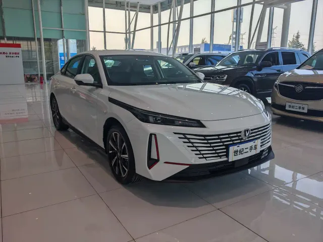 Changan Eado — Фото автомобиля 3