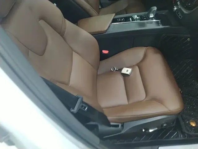 Volvo XC60 — Фото автомобиля 24
