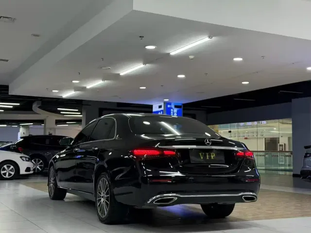 Mercedes-Benz E-Class — Фото автомобиля 9