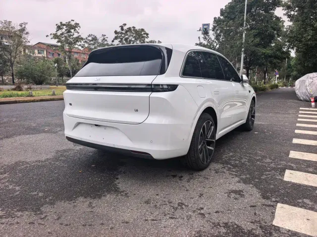 Li Auto L6 — Фото автомобиля 14