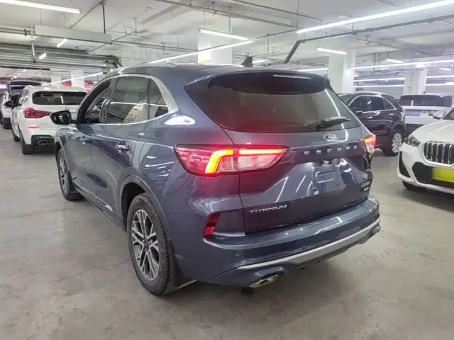 Ford Escape — Фото автомобиля 4