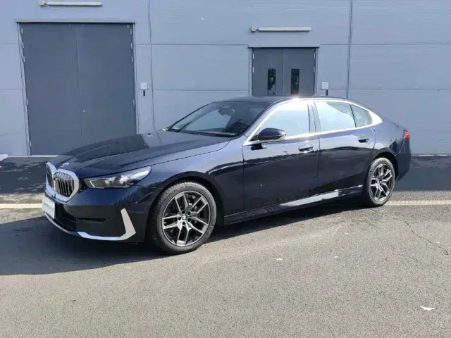 Фотография автомобиля — BMW 5 Series