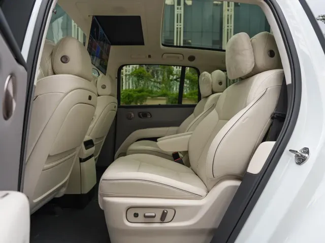 Li Auto i8 — Фото автомобиля 16