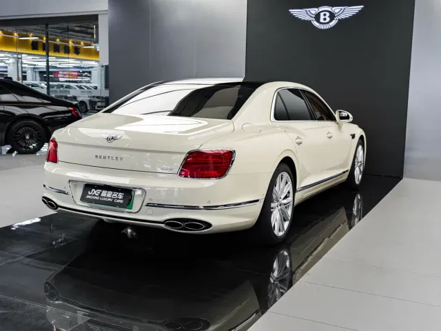 Bentley Flying Spur — Фото автомобиля 13