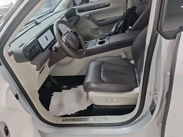 Leapmotor C11 — Фото автомобиля 14