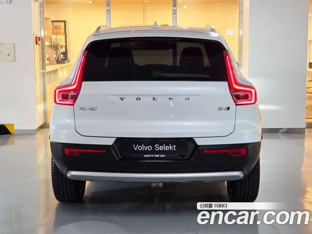 Volvo XC40 — Фото автомобиля 4