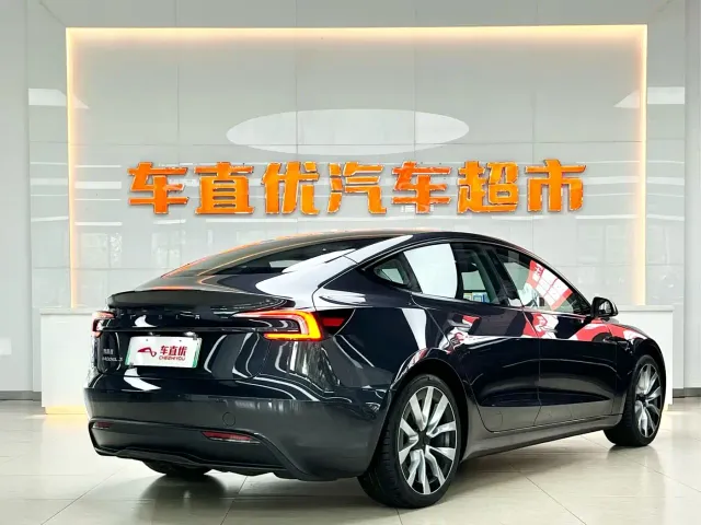 Tesla Model 3 — Фото автомобиля 5