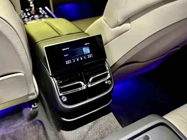 Bentley Flying Spur — Фото автомобиля 14
