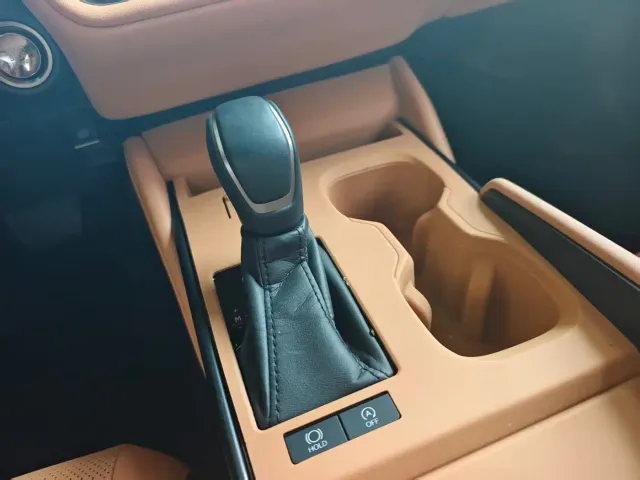 Lexus ES — Фото автомобиля 4