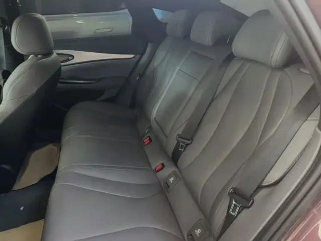 BYD Seal 07 DM-i — Фото автомобиля 16
