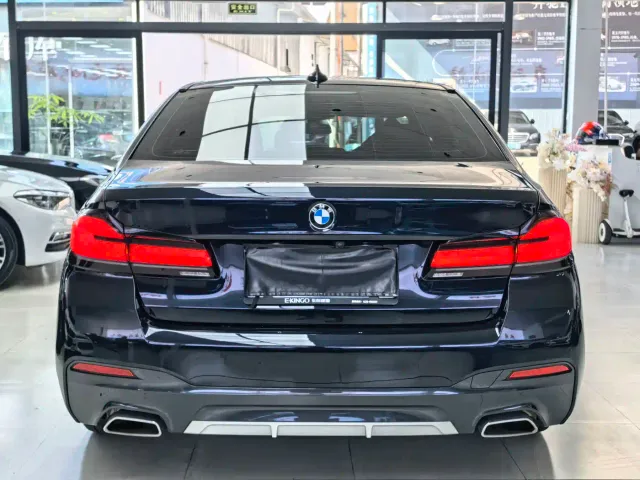 BMW 5 Series — Фото автомобиля 9