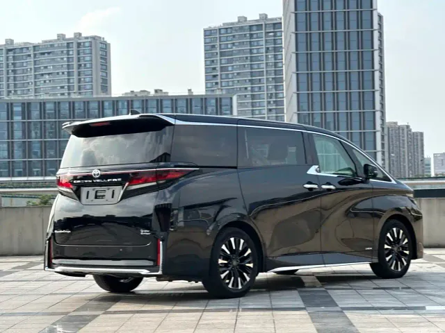 Toyota Vellfire — Фото автомобиля 11