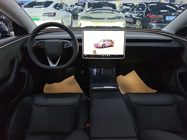 Tesla Model 3 — Фото автомобиля 9