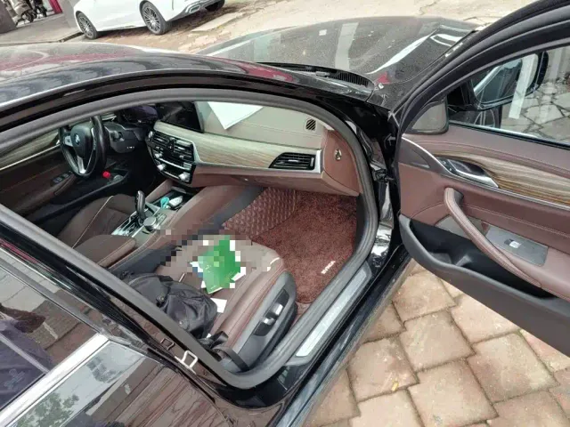 BMW 5 Series — Фото автомобиля 19
