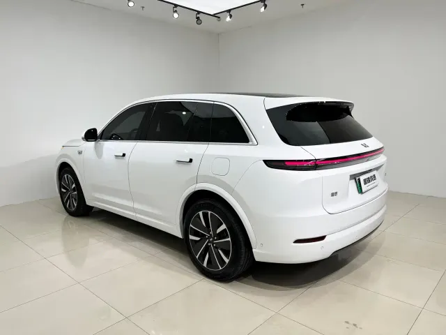 Li Auto L7 — Фото автомобиля 4