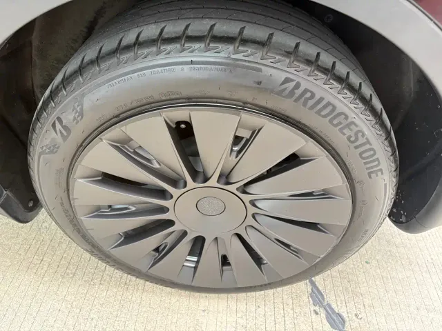 Tesla Model Y — Фото автомобиля 18