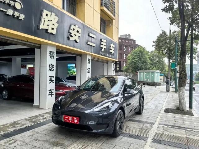 Фотография автомобиля — Tesla Model Y