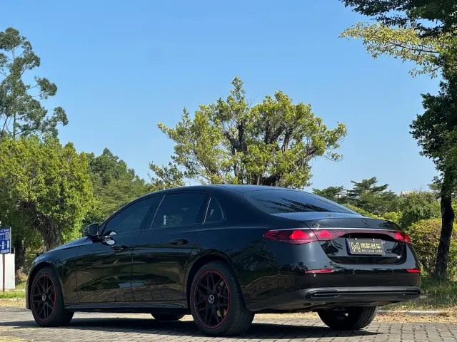 Mercedes-Benz E-Class — Фото автомобиля 4