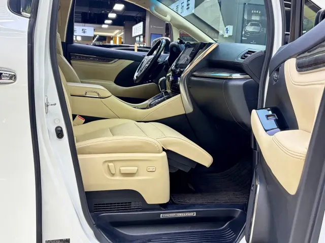 Toyota Vellfire — Фото автомобиля 12
