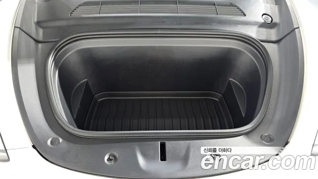 Tesla Model Y — Фото автомобиля 9