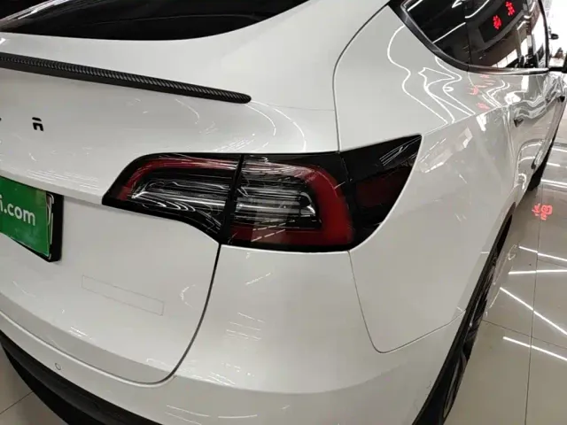 Tesla Model Y — Фото автомобиля 7