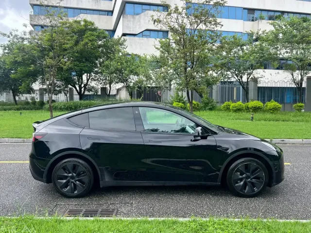 Tesla Model Y — Фото автомобиля 4
