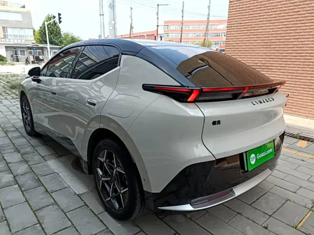 Lynk & Co Z20 — Фото автомобиля 22