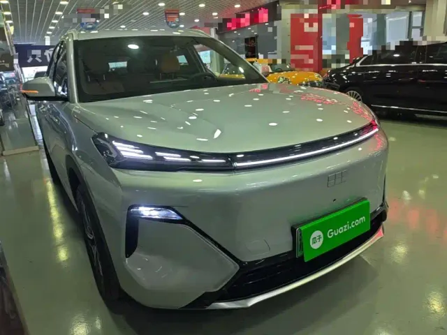 Geely Galaxy Starship 7 EM-i — Фото автомобиля 3