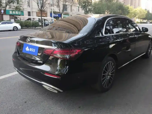 Mercedes-Benz E-Class — Фото автомобиля 3