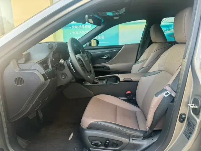 Lexus ES — Фото автомобиля 4