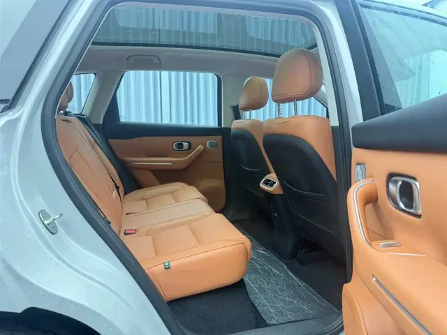Leapmotor C10 — Фото автомобиля 15