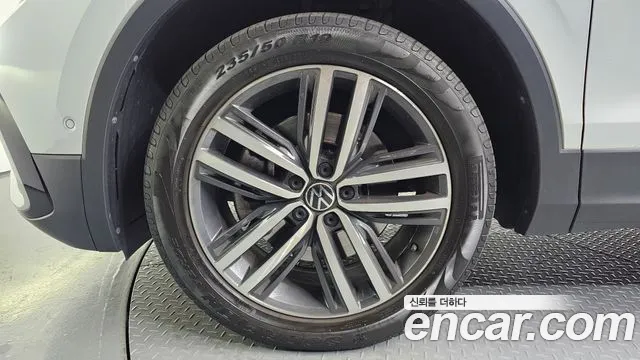 Volkswagen Tiguan — Фото автомобиля 5