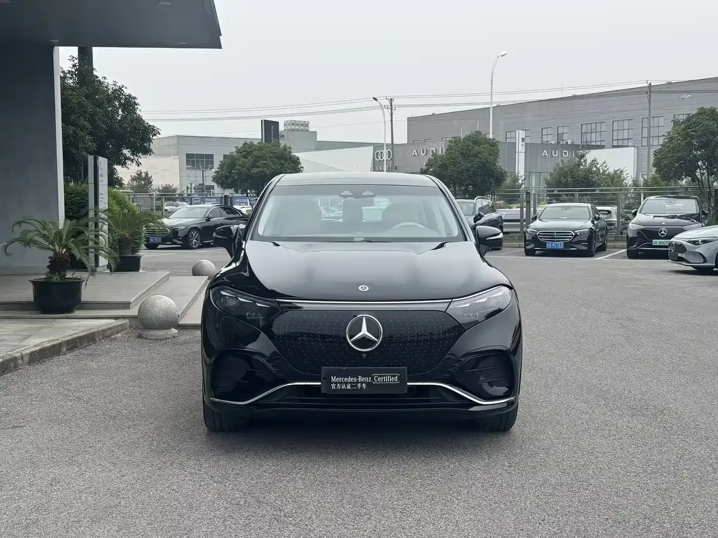 Mercedes-Benz Mercedes-Benz EQS SUV 2025 Model 500 4MATIC — Фото автомобиля 3