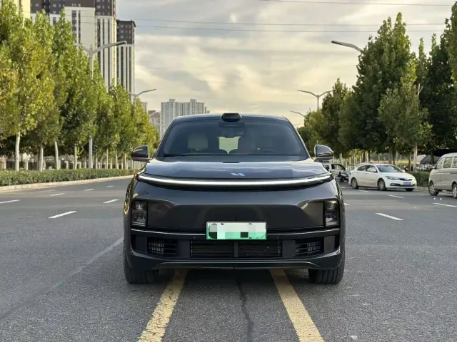 Li Auto L9 — Фото автомобиля 2