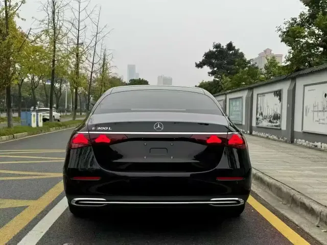 Mercedes-Benz E-Class — Фото автомобиля 9