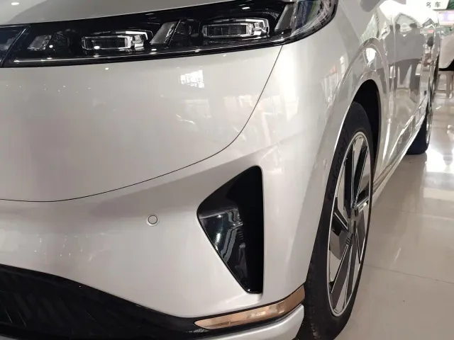 Dongfeng eπ 008 — Фото автомобиля 3