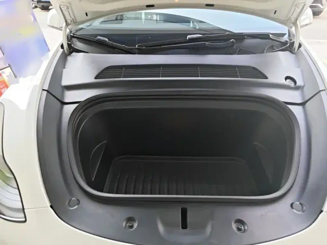 Tesla Model Y — Фото автомобиля 19