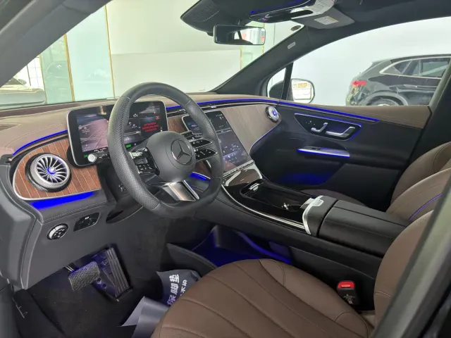 Mercedes-Benz EQE SUV — Фото автомобиля 10