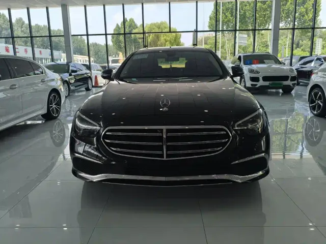 Mercedes-Benz E-Class — Фото автомобиля 2