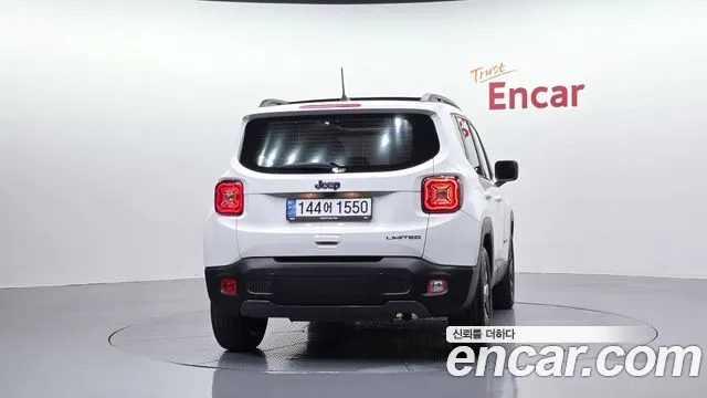 Jeep Renegade — Фото автомобиля 4