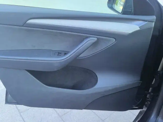Tesla Model Y — Фото автомобиля 7